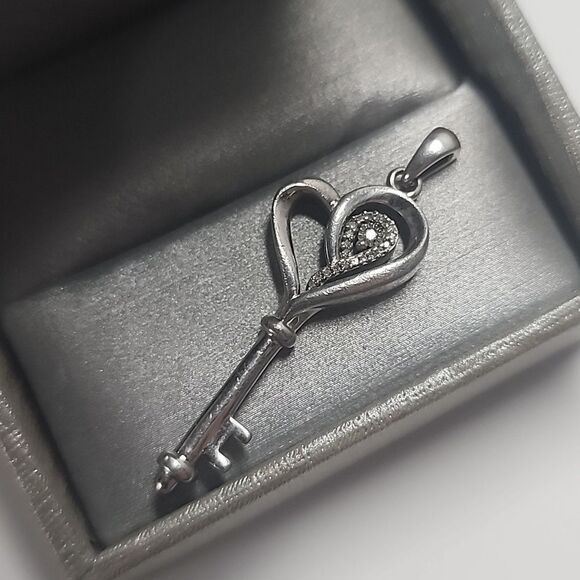 KAY Jewelers JWBR Sterling Silver 925 Diamond Accent Heart Skeleton Key Pendant - Picture 3 of 6